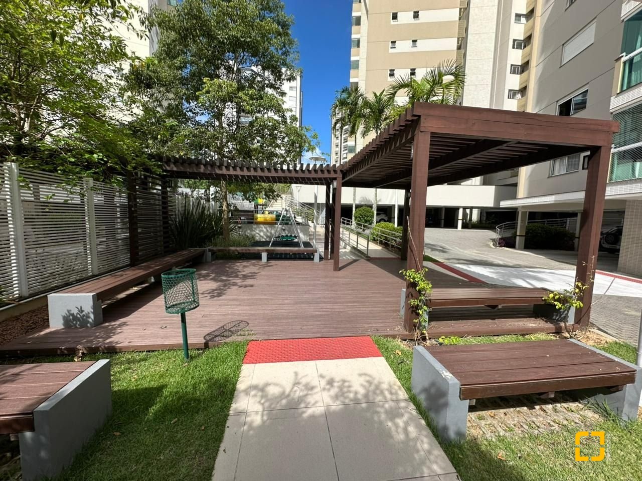 Apartamento com 117m², 4 quartos (sendo 1 suíte), 1 garagem, no bairro Parque São Jorge em Florianópolis