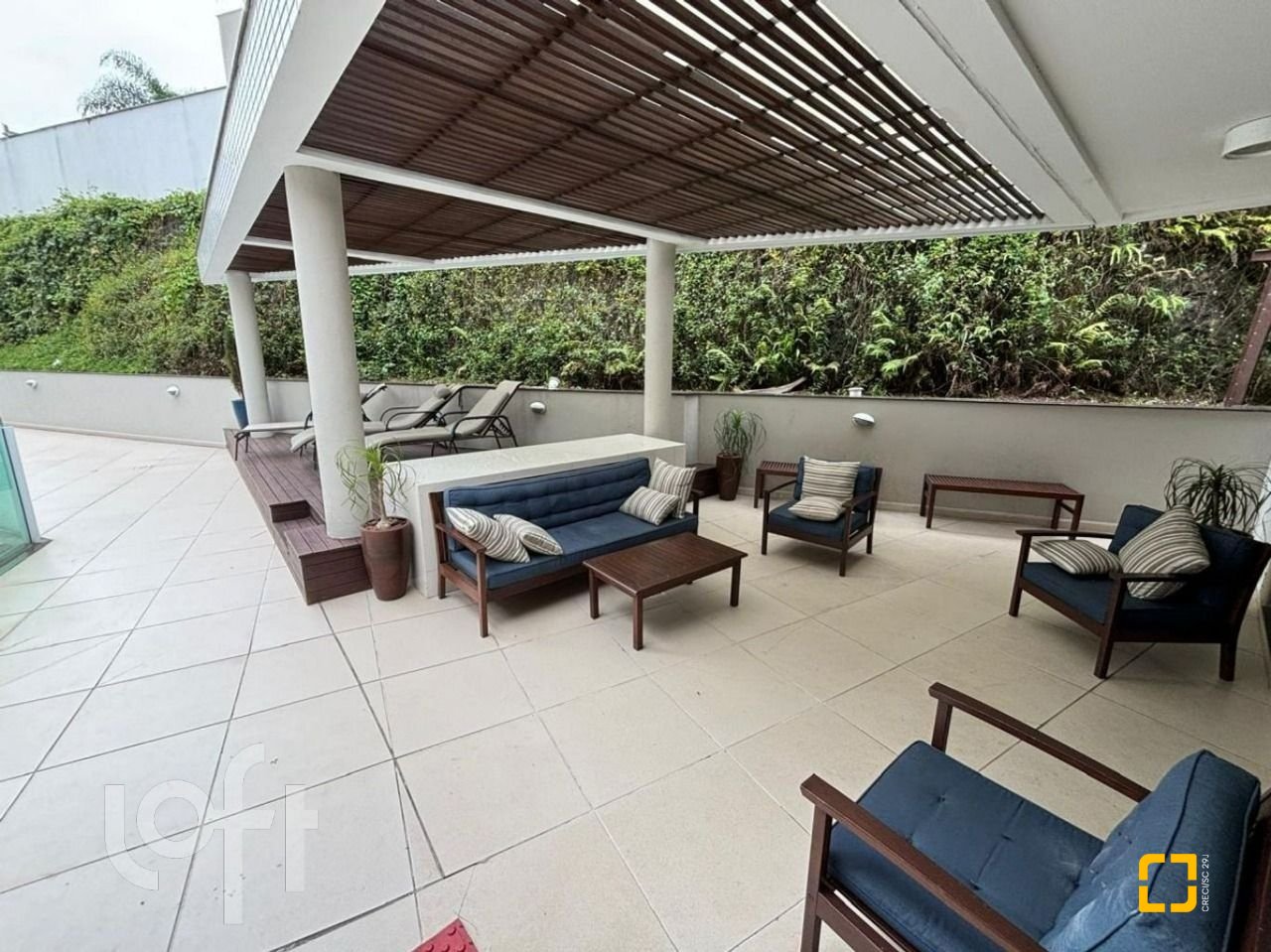 Apartamento com 117m², 4 quartos (sendo 1 suíte), 1 garagem, no bairro Parque São Jorge em Florianópolis