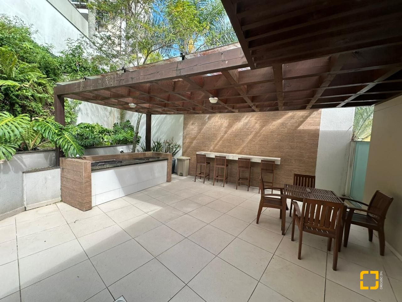 Apartamento com 117m², 4 quartos (sendo 1 suíte), 1 garagem, no bairro Parque São Jorge em Florianópolis