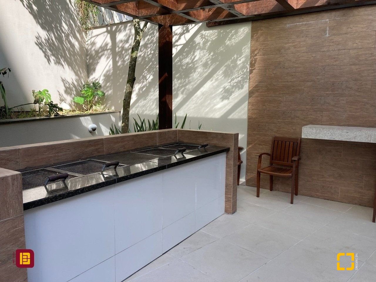 Apartamento com 117m², 4 quartos (sendo 1 suíte), 1 garagem, no bairro Parque São Jorge em Florianópolis