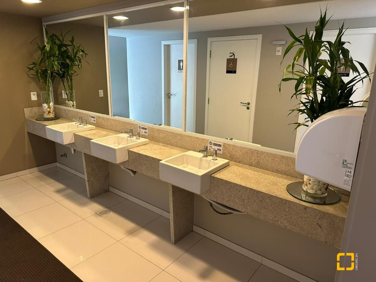Apartamento com 117m², 4 quartos (sendo 1 suíte), 1 garagem, no bairro Parque São Jorge em Florianópolis