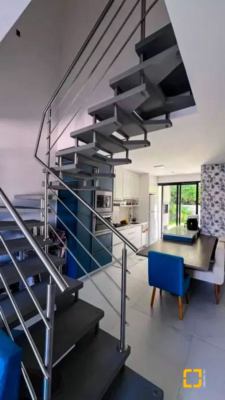 Casa com 100m², 4 quartos (sendo 1 suíte), 2 garagens, no bairro Ingleses em Florianópolis