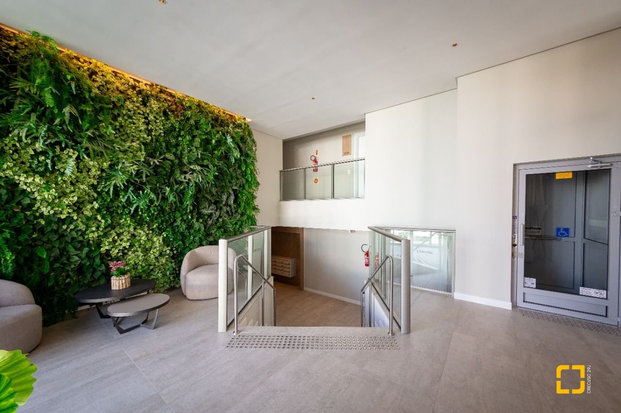 Apartamento com 96m², 4 quartos (sendo 2 suítes), 2 garagens, no bairro João Paulo em Florianópolis
