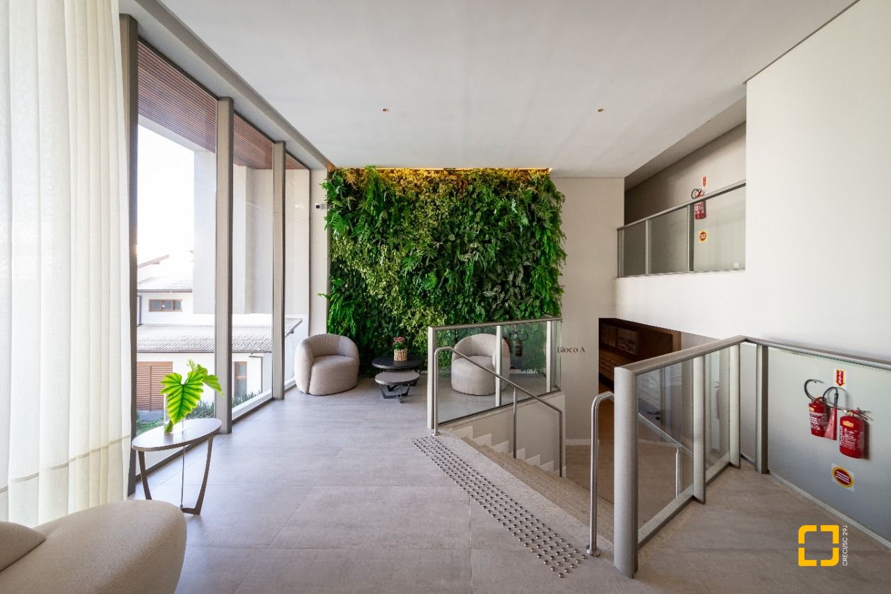 Apartamento com 96m², 4 quartos (sendo 2 suítes), 2 garagens, no bairro João Paulo em Florianópolis