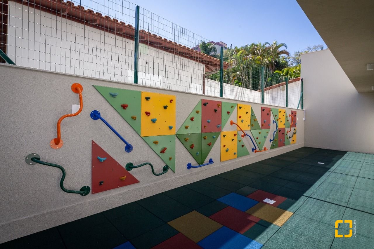 Apartamento com 96m², 4 quartos (sendo 2 suítes), 2 garagens, no bairro João Paulo em Florianópolis