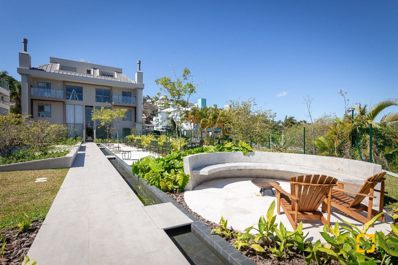 Apartamento com 96m², 4 quartos (sendo 2 suítes), 2 garagens, no bairro João Paulo em Florianópolis