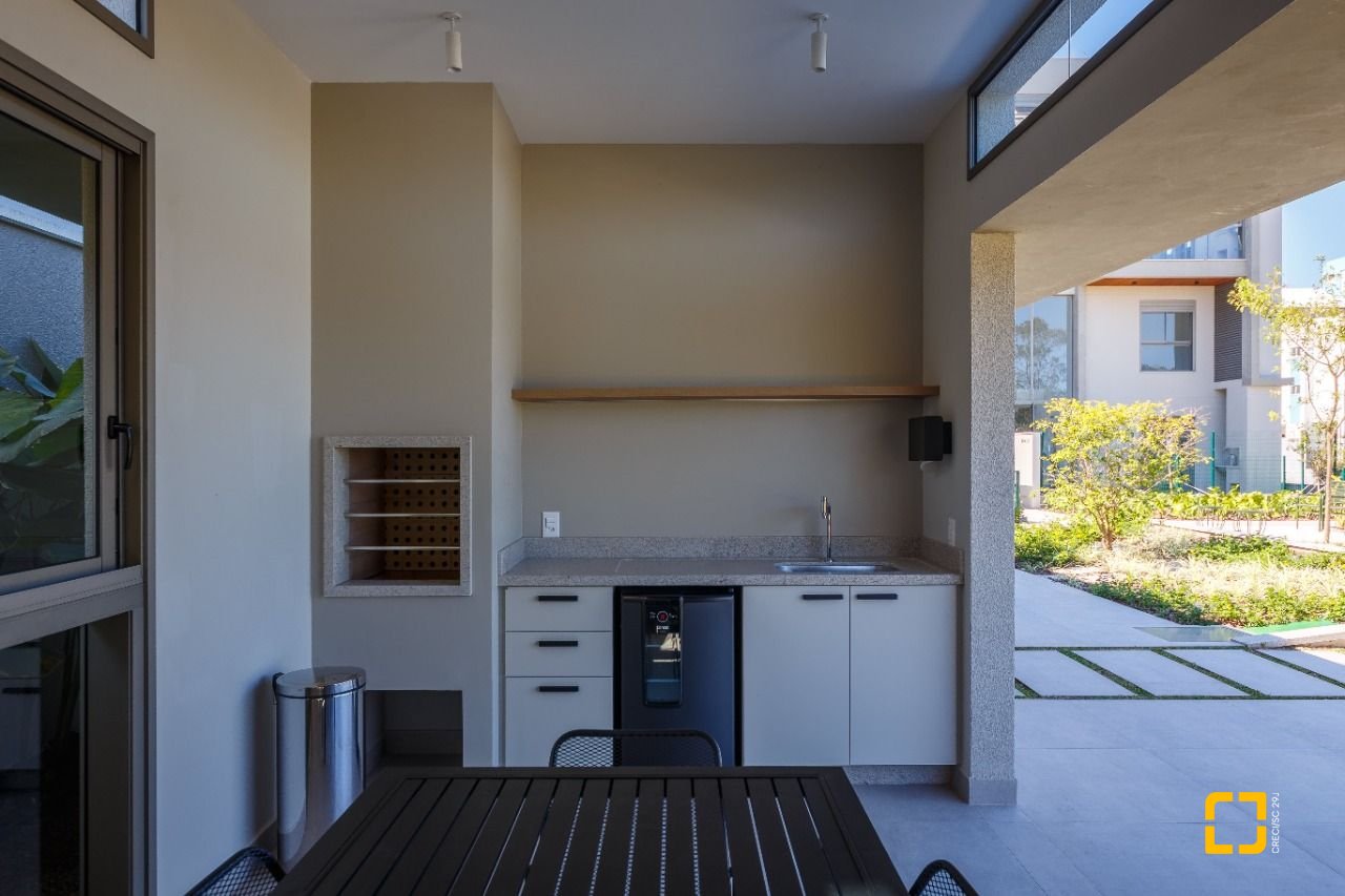 Apartamento com 96m², 4 quartos (sendo 2 suítes), 2 garagens, no bairro João Paulo em Florianópolis