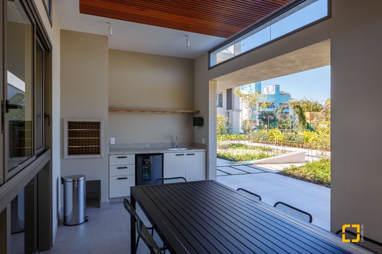 Apartamento com 96m², 4 quartos (sendo 2 suítes), 2 garagens, no bairro João Paulo em Florianópolis