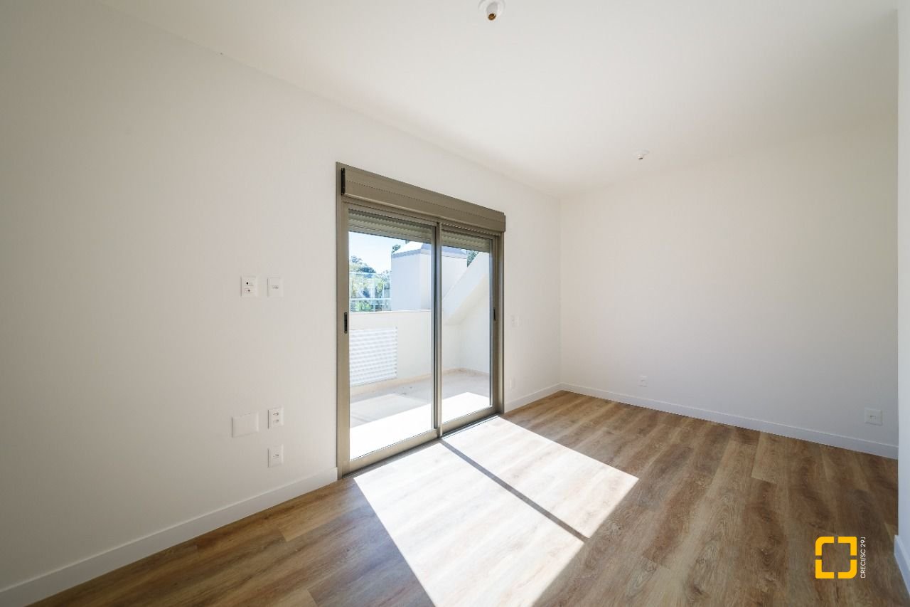 Apartamento com 96m², 4 quartos (sendo 2 suítes), 2 garagens, no bairro João Paulo em Florianópolis