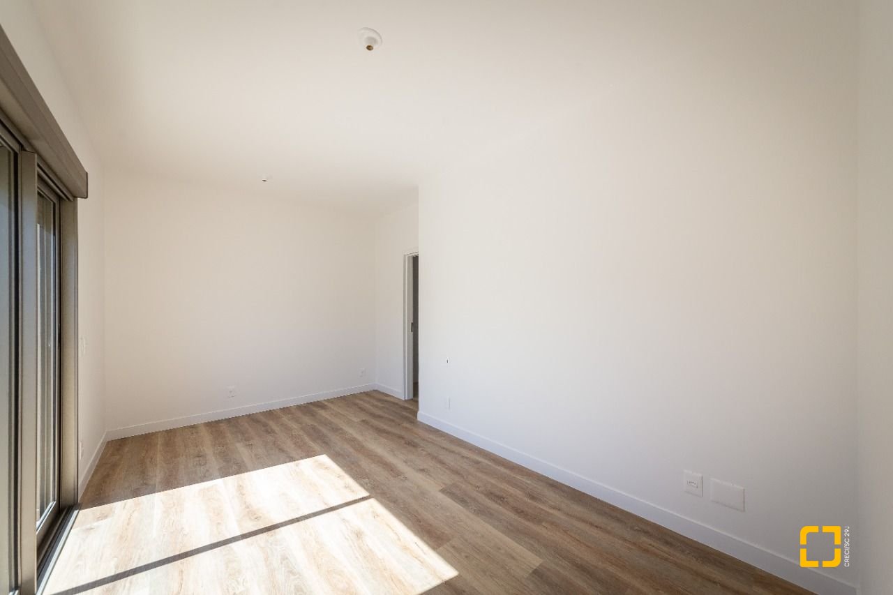 Apartamento com 96m², 4 quartos (sendo 2 suítes), 2 garagens, no bairro João Paulo em Florianópolis