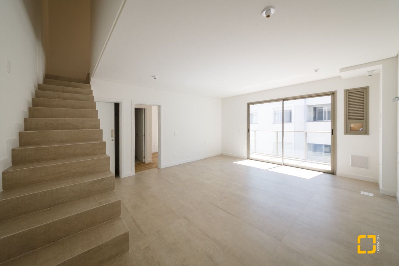 Apartamento com 96m², 4 quartos (sendo 2 suítes), 2 garagens, no bairro João Paulo em Florianópolis