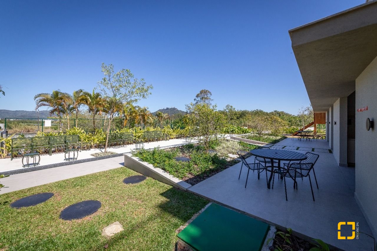 Apartamento com 96m², 4 quartos (sendo 2 suítes), 2 garagens, no bairro João Paulo em Florianópolis