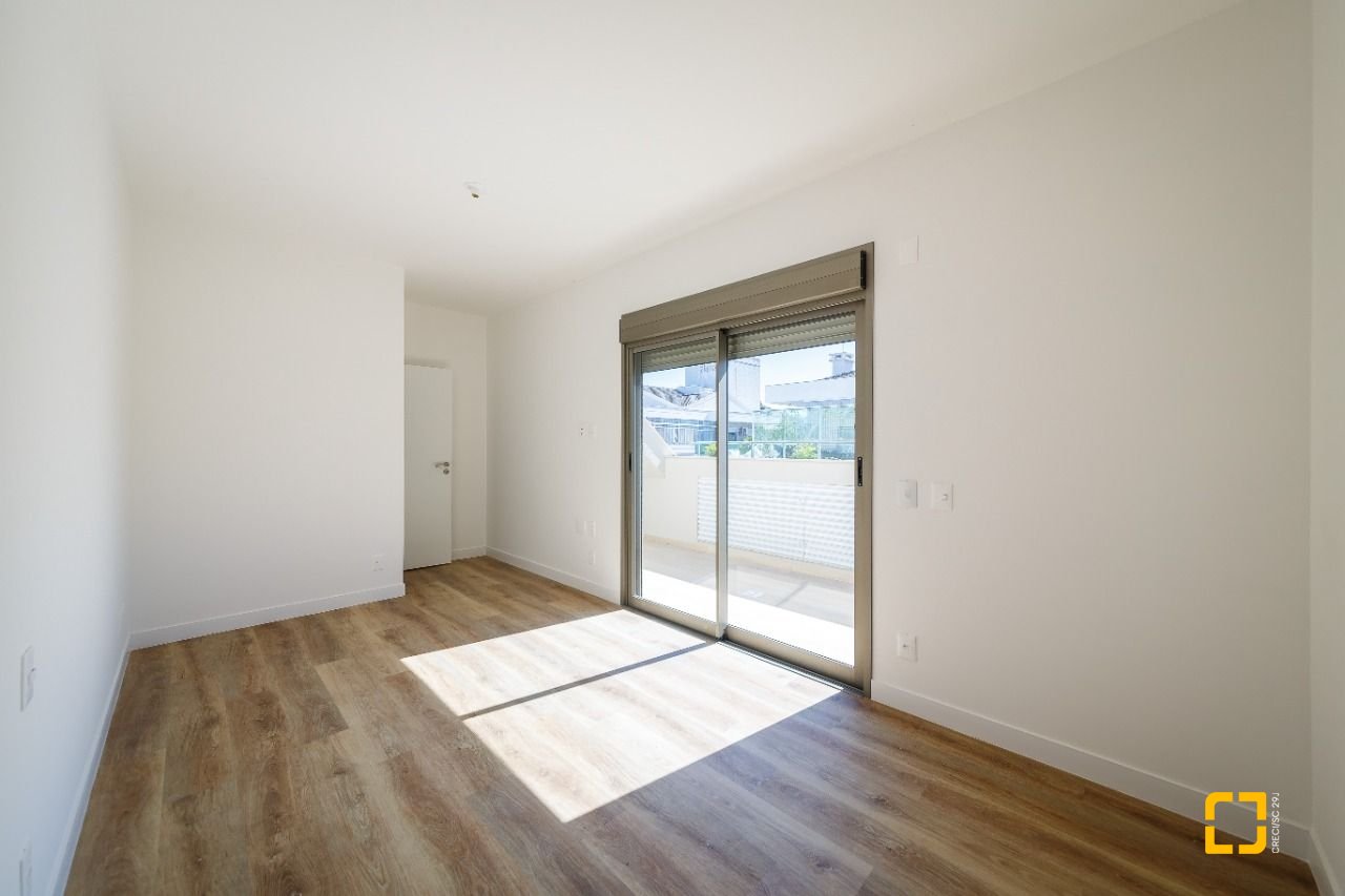 Apartamento com 96m², 4 quartos (sendo 2 suítes), 2 garagens, no bairro João Paulo em Florianópolis