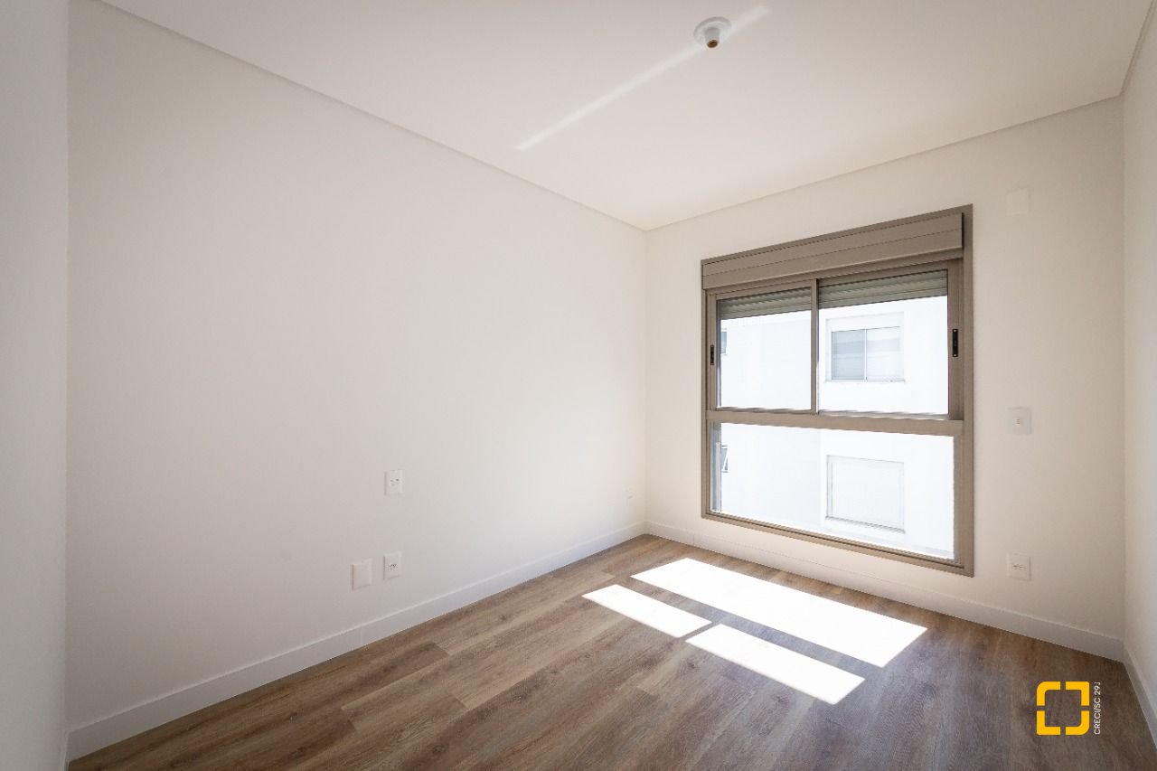 Apartamento com 96m², 4 quartos (sendo 2 suítes), 2 garagens, no bairro João Paulo em Florianópolis