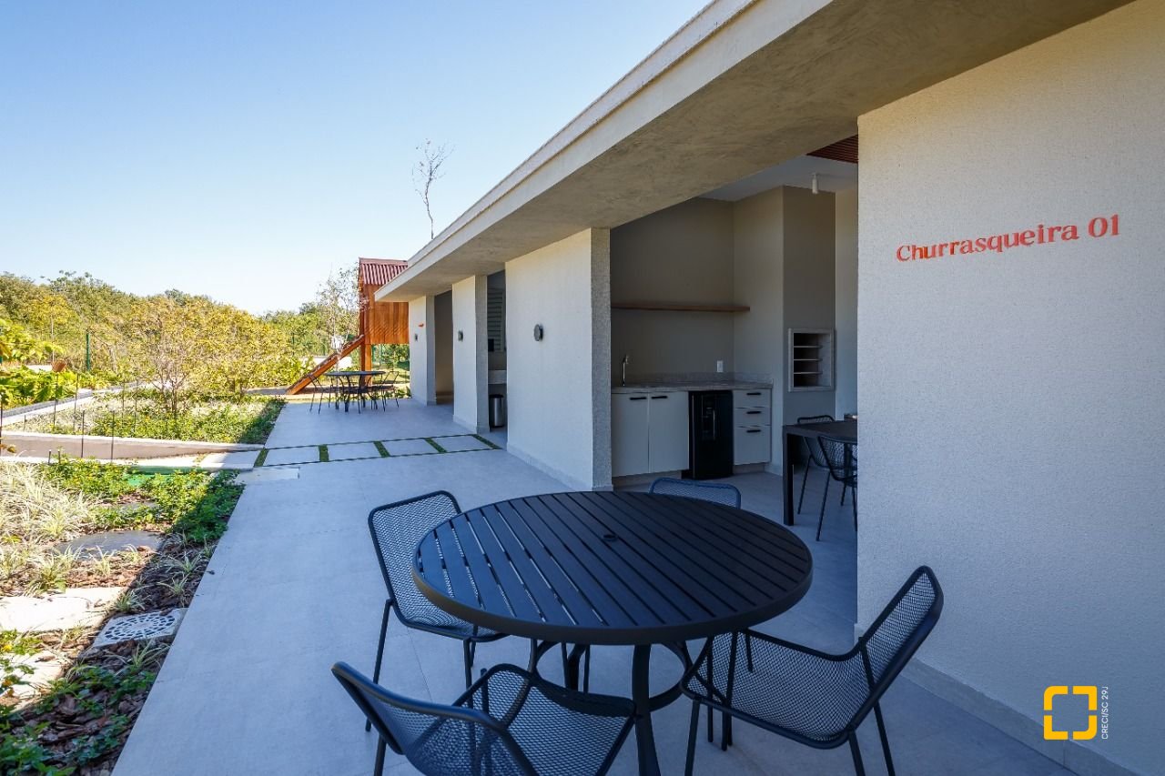 Apartamento com 96m², 4 quartos (sendo 2 suítes), 2 garagens, no bairro João Paulo em Florianópolis