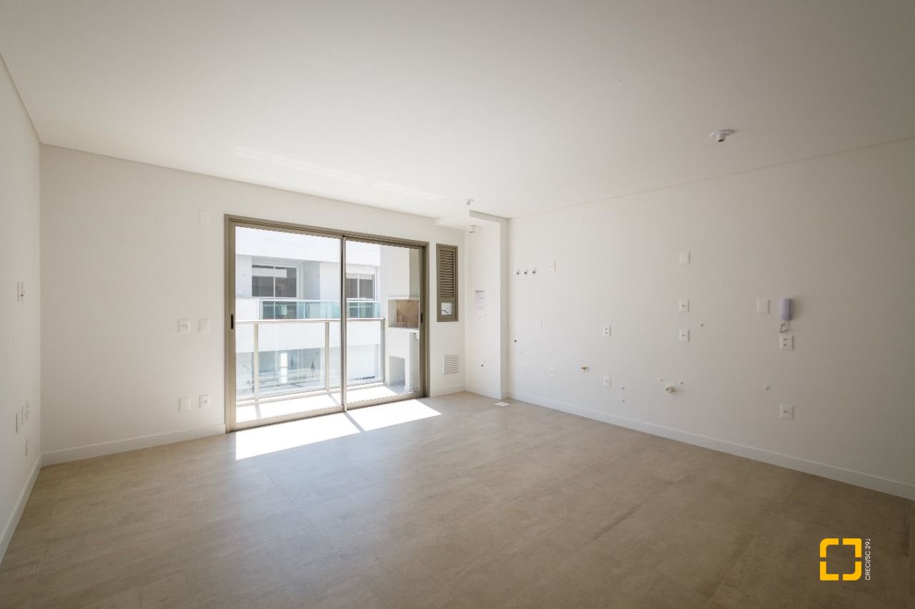 Apartamento com 96m², 4 quartos (sendo 2 suítes), 2 garagens, no bairro João Paulo em Florianópolis