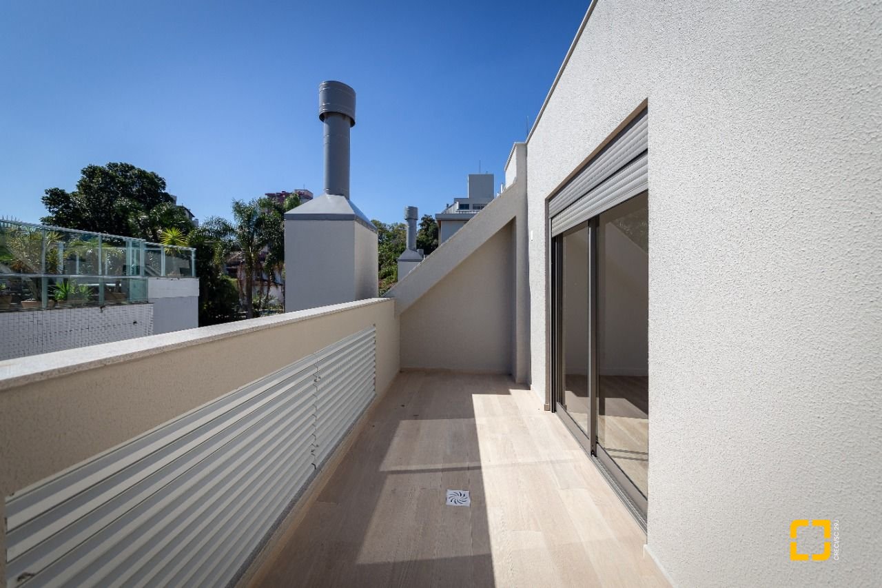 Apartamento com 96m², 4 quartos (sendo 2 suítes), 2 garagens, no bairro João Paulo em Florianópolis