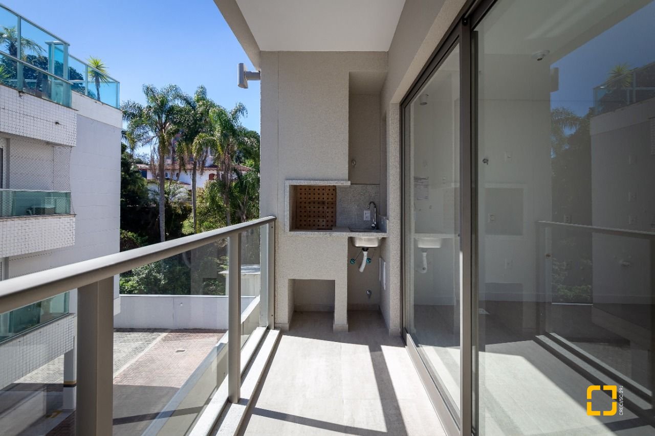 Apartamento com 96m², 4 quartos (sendo 2 suítes), 2 garagens, no bairro João Paulo em Florianópolis
