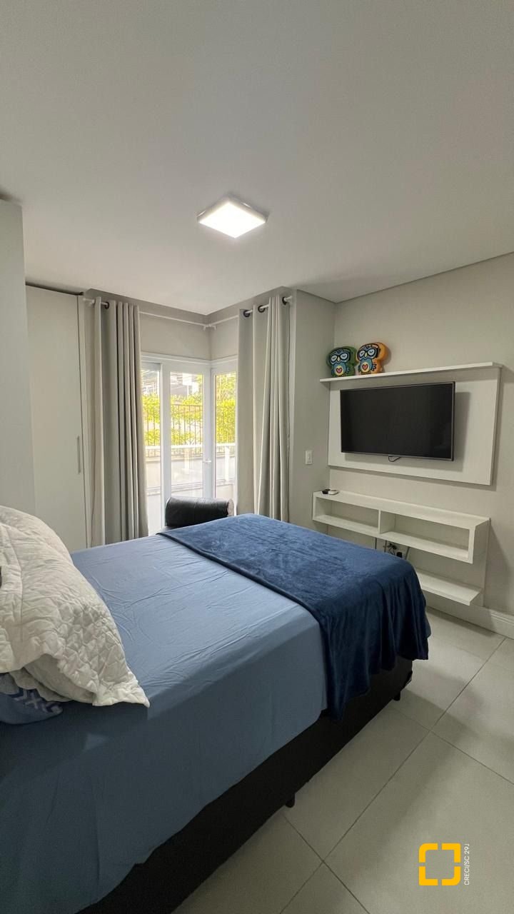 Apartamento com 42m², 1 quarto, 2 garagens, no bairro Córrego Grande em Florianópolis
