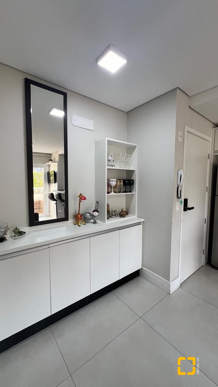 Apartamento com 42m², 1 quarto, 2 garagens, no bairro Córrego Grande em Florianópolis