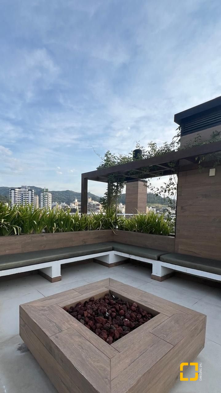 Apartamento com 42m², 1 quarto, 2 garagens, no bairro Córrego Grande em Florianópolis