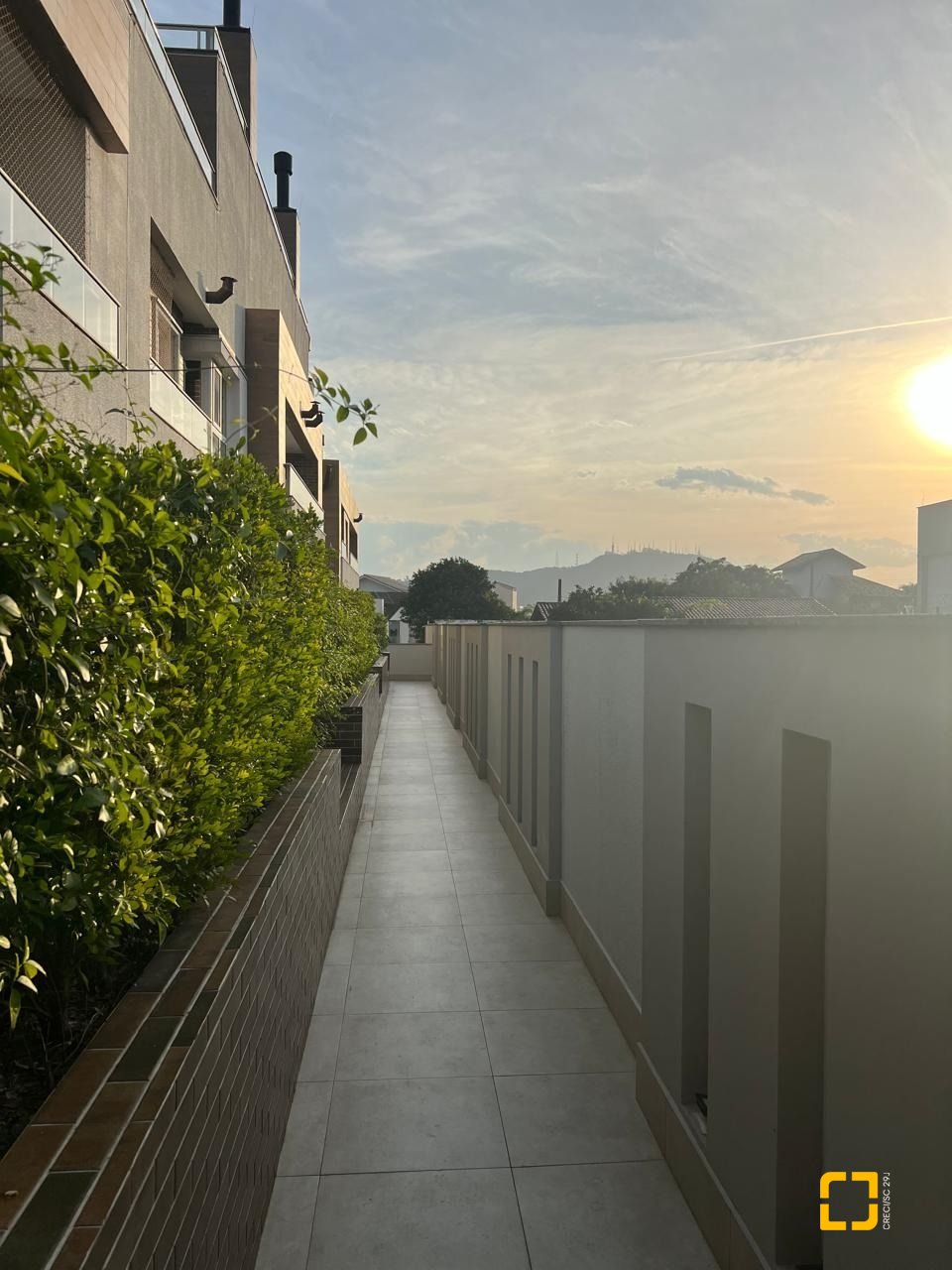 Apartamento com 42m², 1 quarto, 2 garagens, no bairro Córrego Grande em Florianópolis