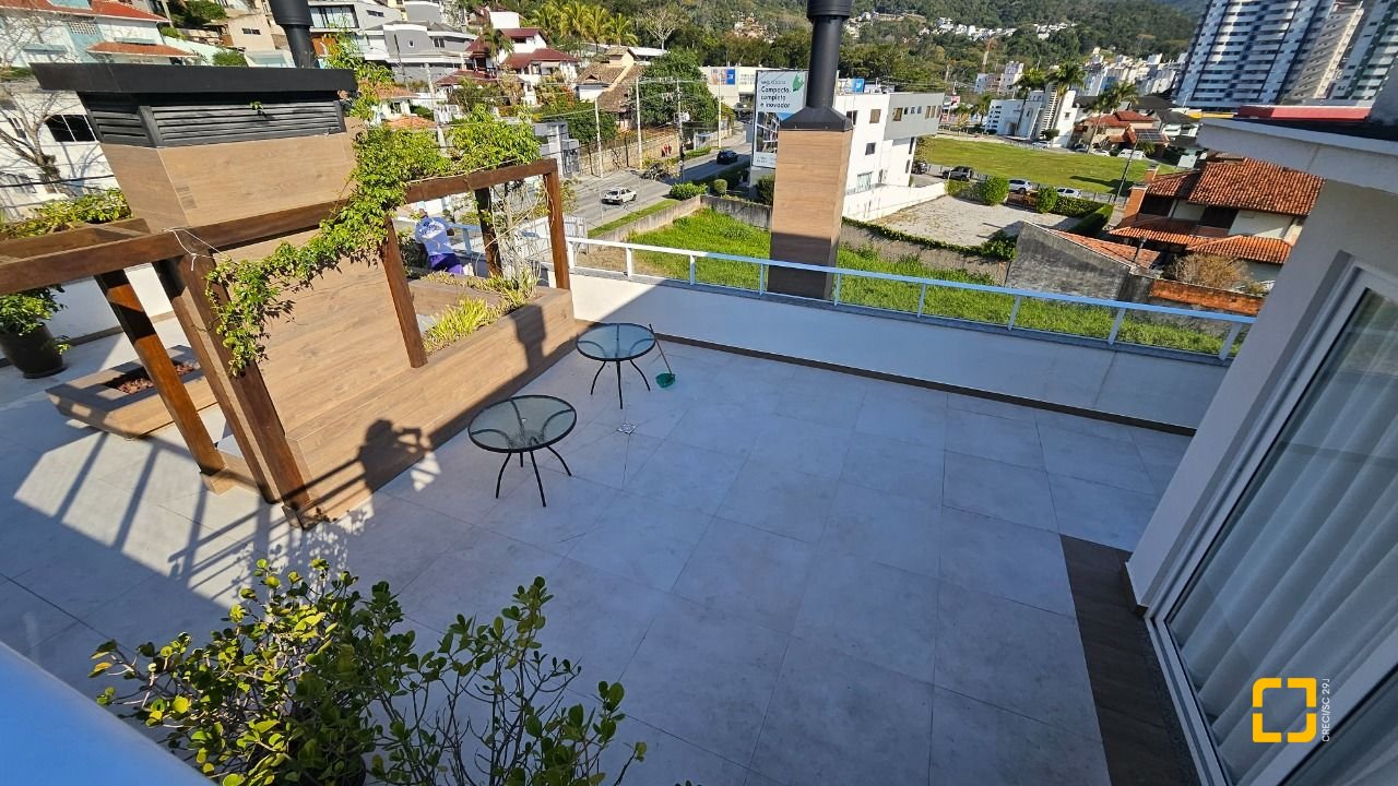 Apartamento com 42m², 1 quarto, 2 garagens, no bairro Córrego Grande em Florianópolis