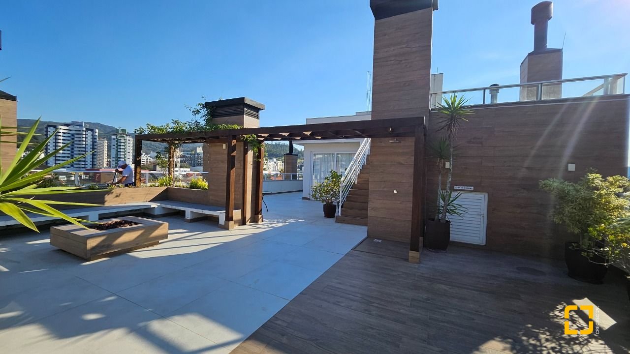 Apartamento com 42m², 1 quarto, 2 garagens, no bairro Córrego Grande em Florianópolis
