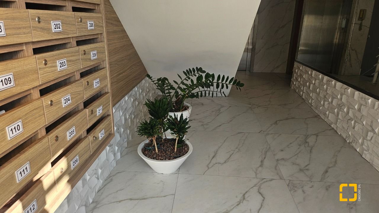 Apartamento com 42m², 1 quarto, 2 garagens, no bairro Córrego Grande em Florianópolis