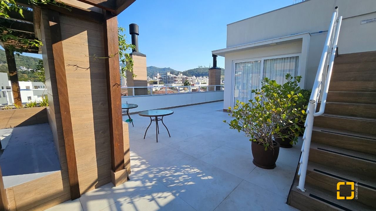 Apartamento com 42m², 1 quarto, 2 garagens, no bairro Córrego Grande em Florianópolis