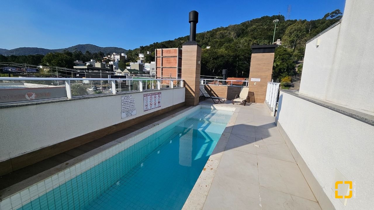 Apartamento com 42m², 1 quarto, 2 garagens, no bairro Córrego Grande em Florianópolis