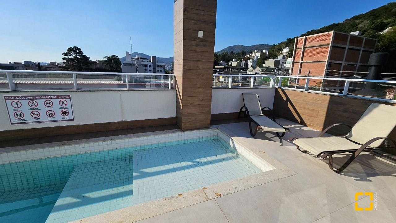Apartamento com 42m², 1 quarto, 2 garagens, no bairro Córrego Grande em Florianópolis