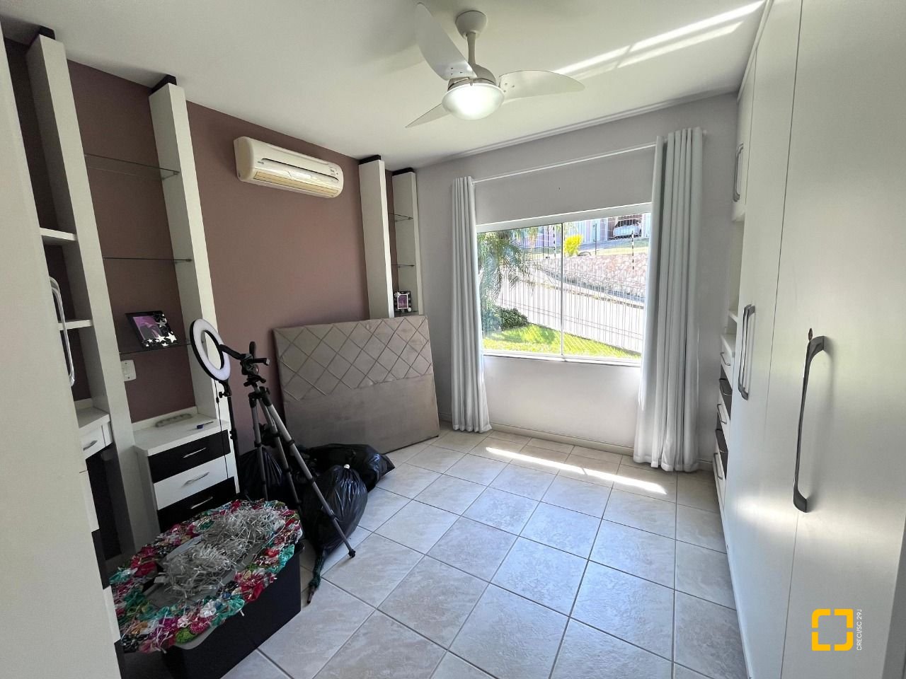 Casa com 348m², 5 quartos (sendo 2 suítes), 5 garagens, no bairro Centro em São José