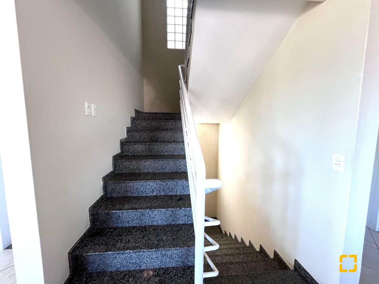 Casa com 348m², 5 quartos (sendo 2 suítes), 5 garagens, no bairro Centro em São José