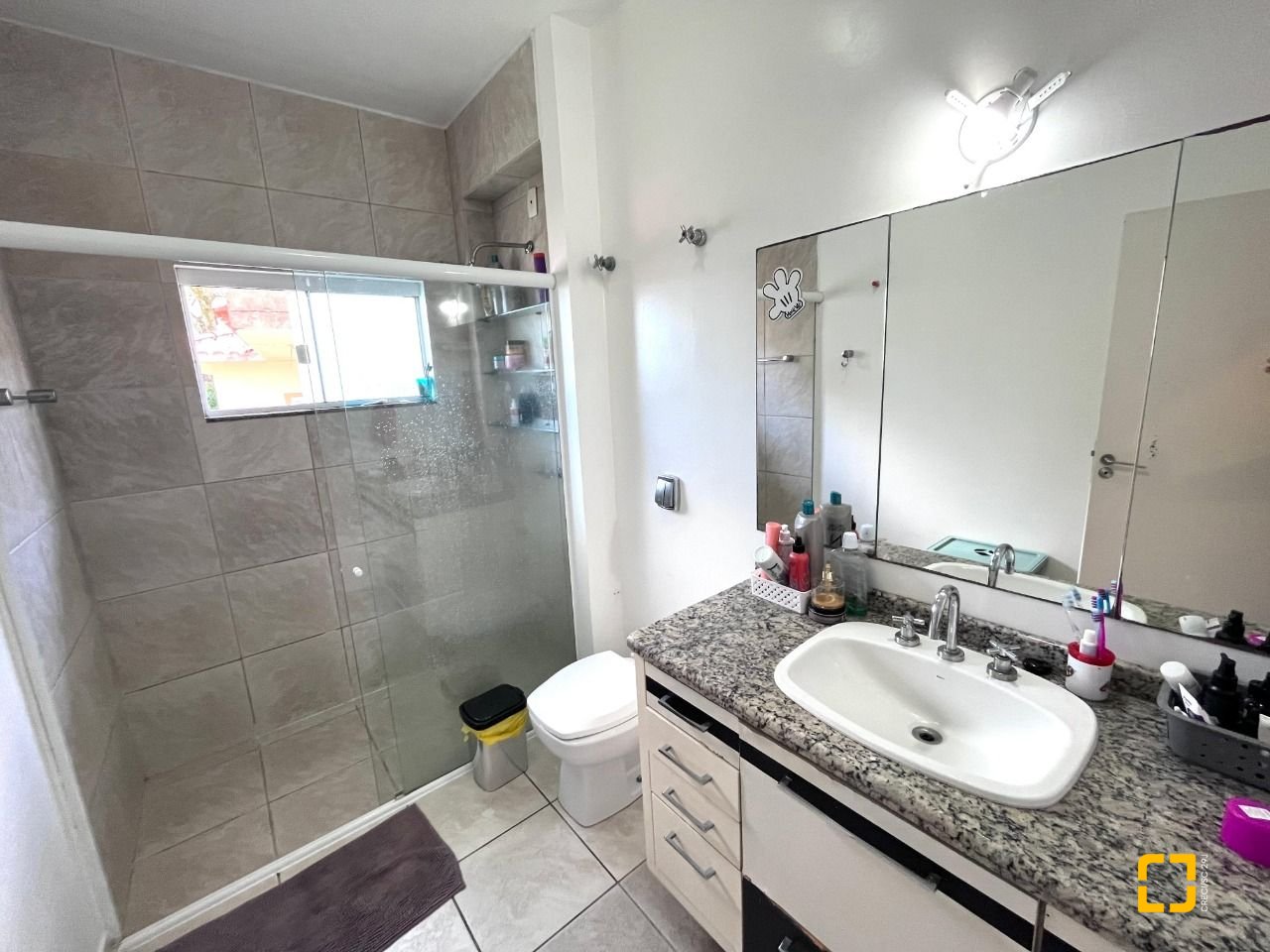 Casa com 348m², 5 quartos (sendo 2 suítes), 5 garagens, no bairro Centro em São José