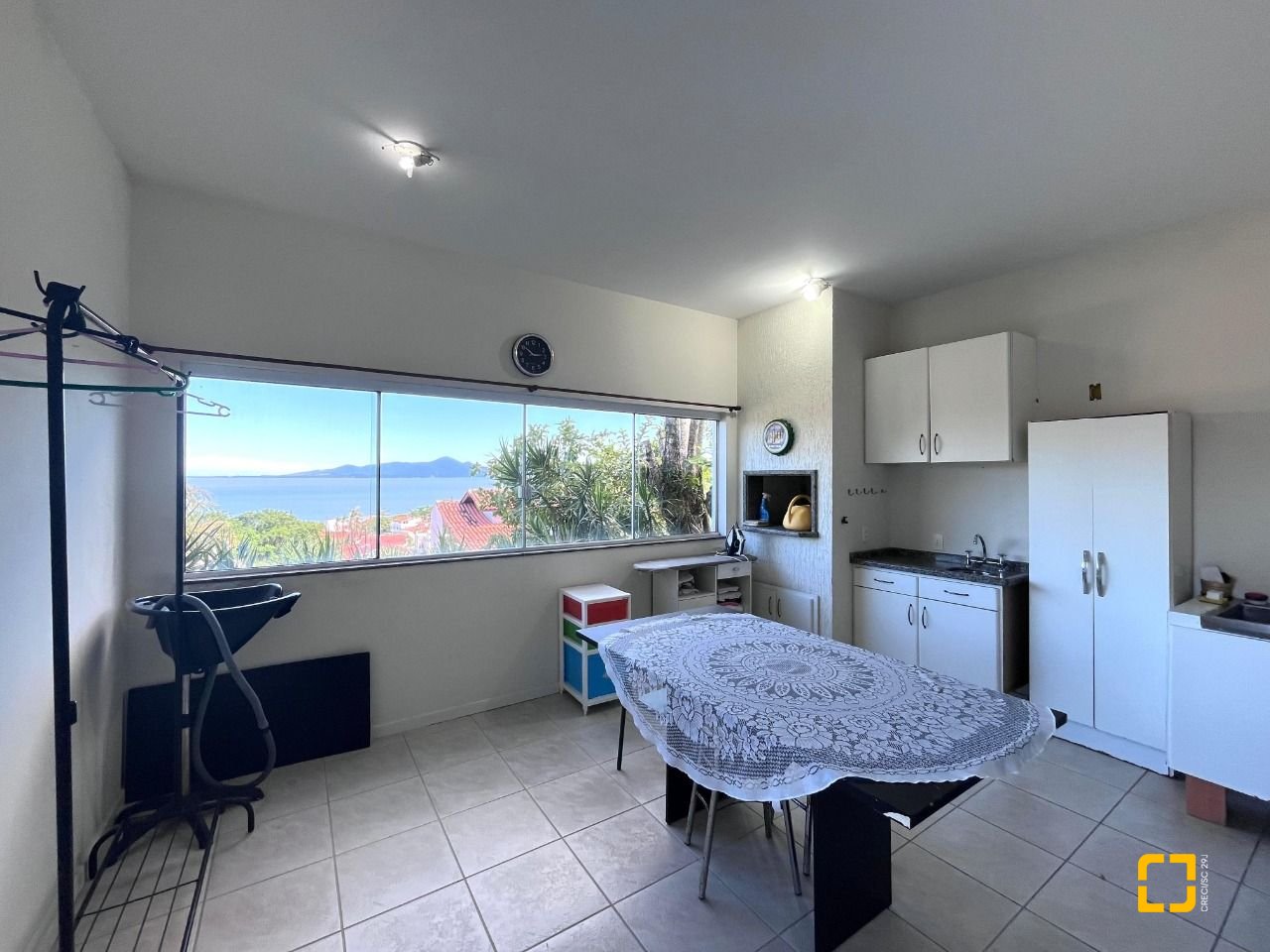 Casa com 348m², 5 quartos (sendo 2 suítes), 5 garagens, no bairro Centro em São José