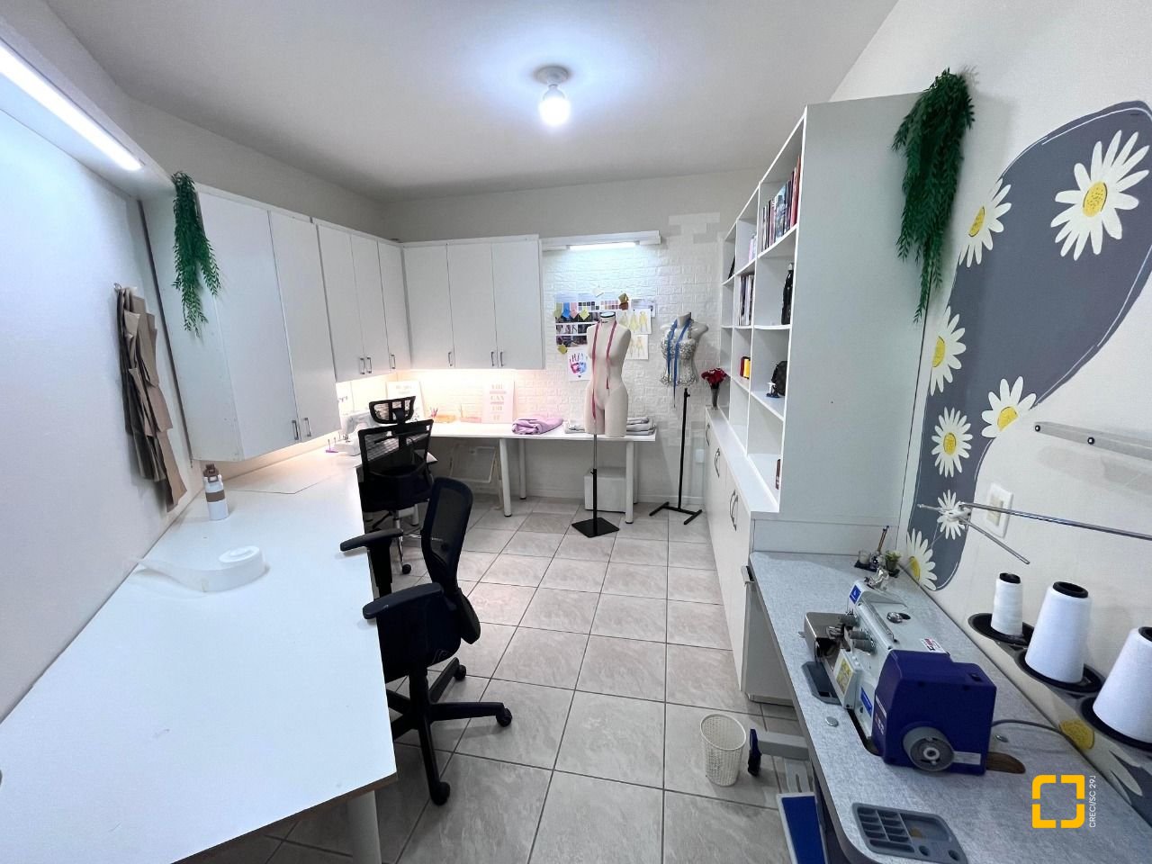 Casa com 348m², 5 quartos (sendo 2 suítes), 5 garagens, no bairro Centro em São José