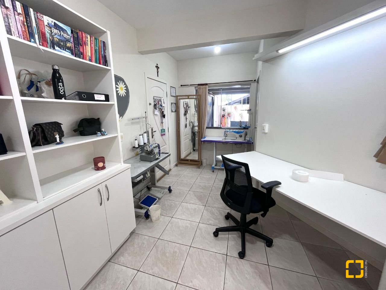 Casa com 348m², 5 quartos (sendo 2 suítes), 5 garagens, no bairro Centro em São José