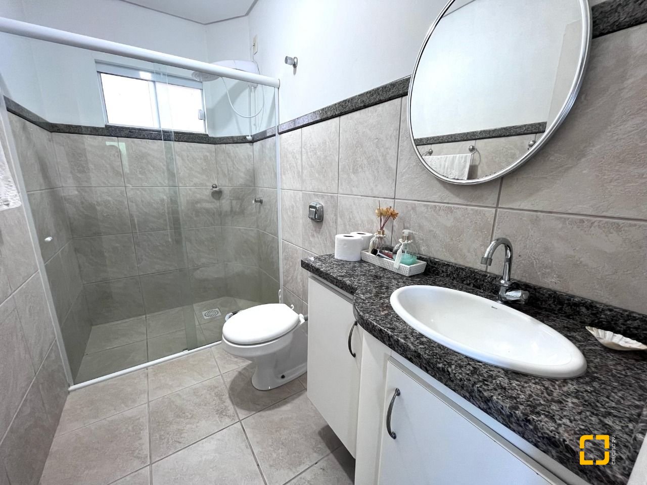 Casa com 348m², 5 quartos (sendo 2 suítes), 5 garagens, no bairro Centro em São José