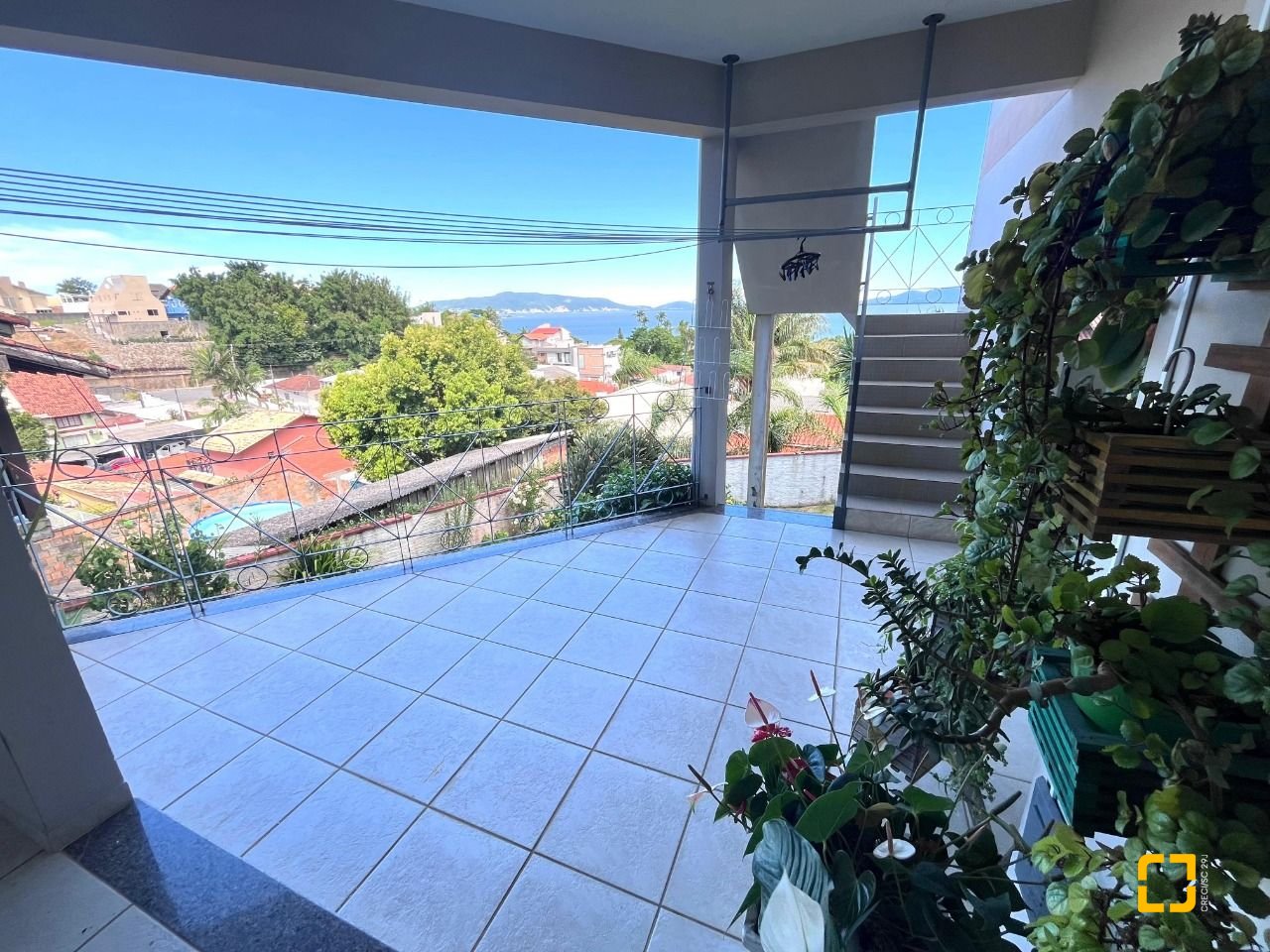 Casa com 348m², 5 quartos (sendo 2 suítes), 5 garagens, no bairro Centro em São José