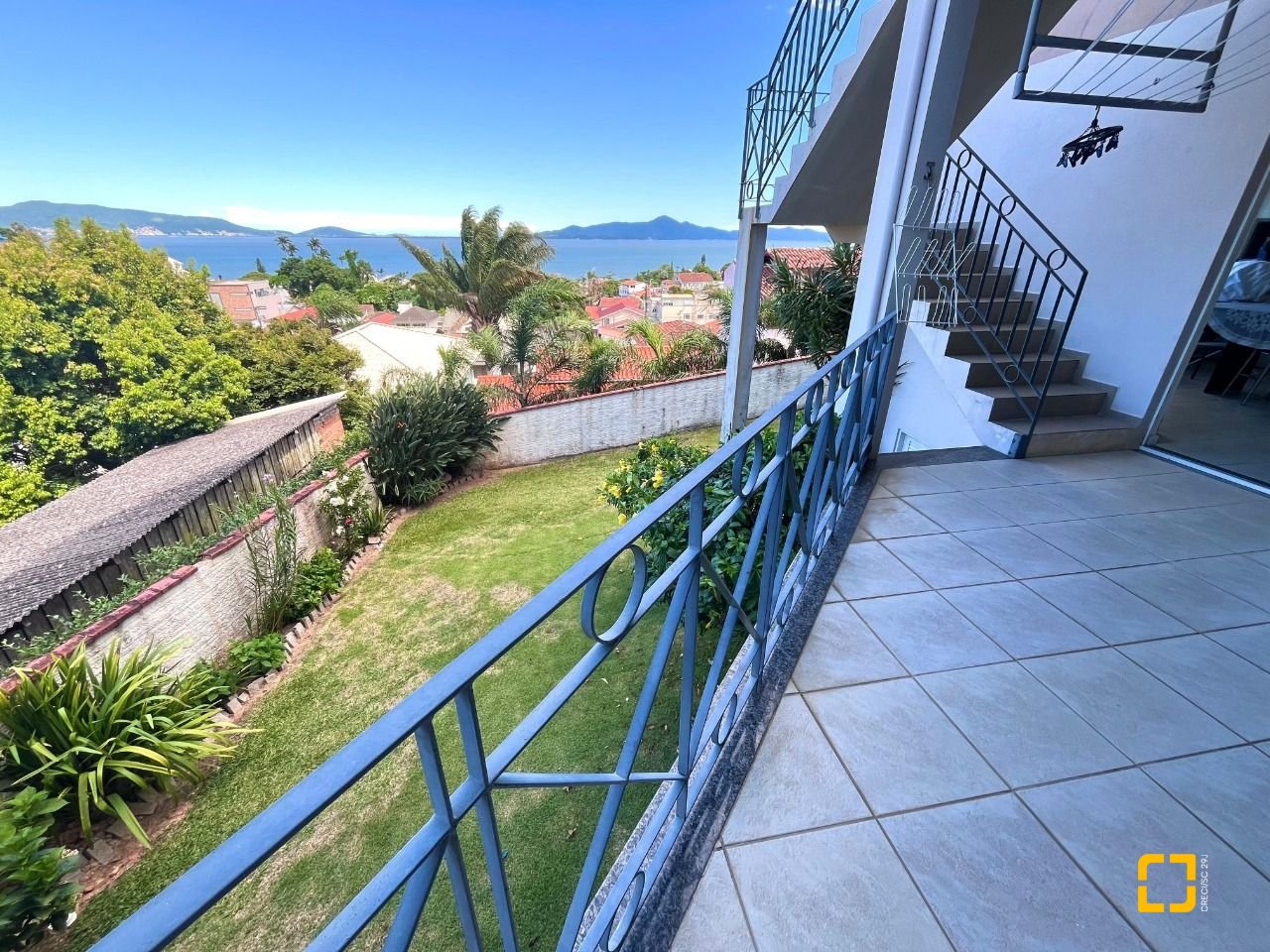 Casa com 348m², 5 quartos (sendo 2 suítes), 5 garagens, no bairro Centro em São José