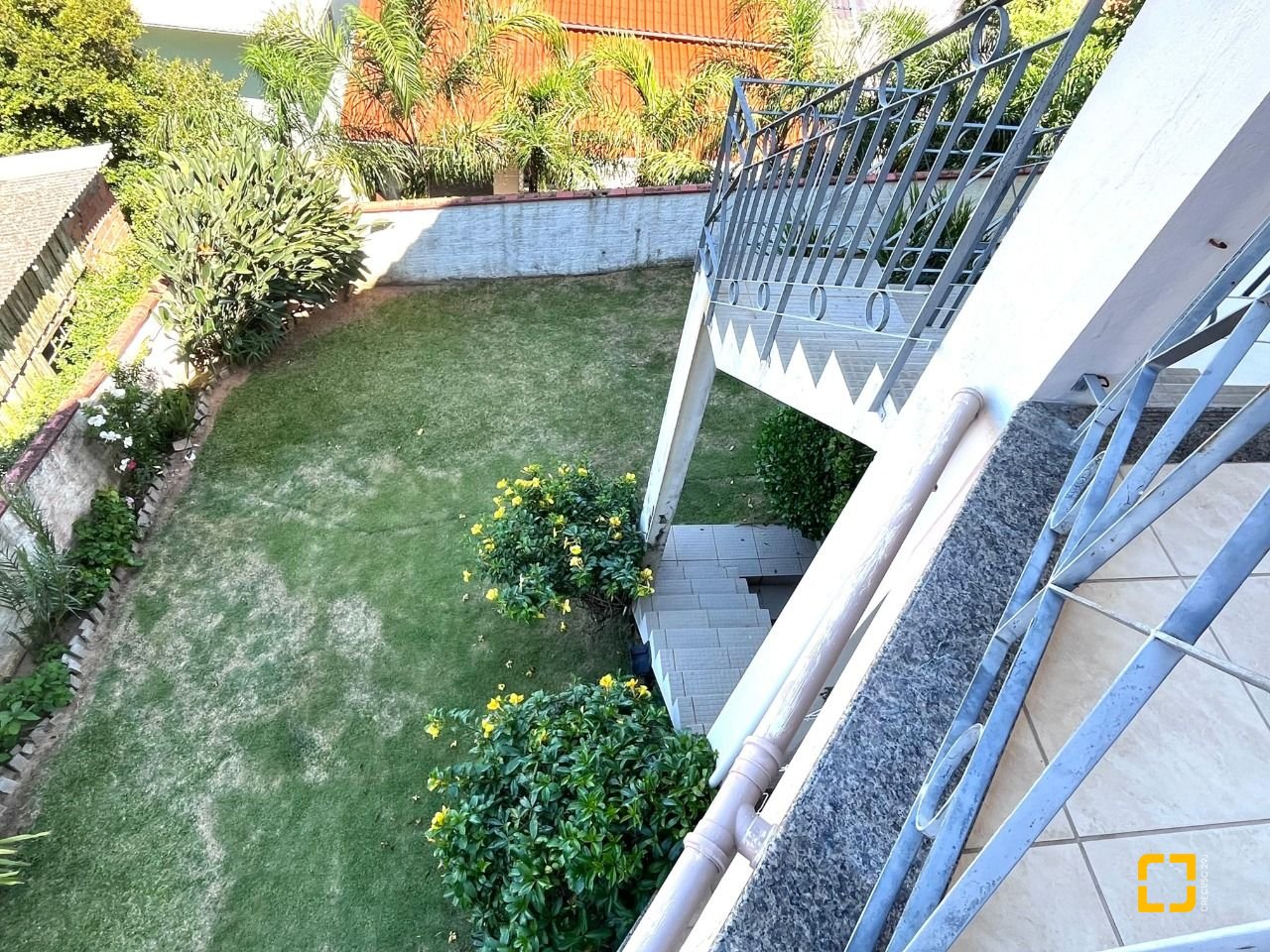 Casa com 348m², 5 quartos (sendo 2 suítes), 5 garagens, no bairro Centro em São José