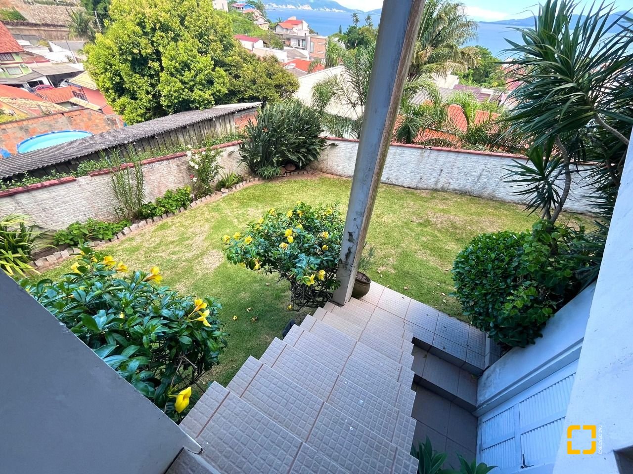 Casa com 348m², 5 quartos (sendo 2 suítes), 5 garagens, no bairro Centro em São José