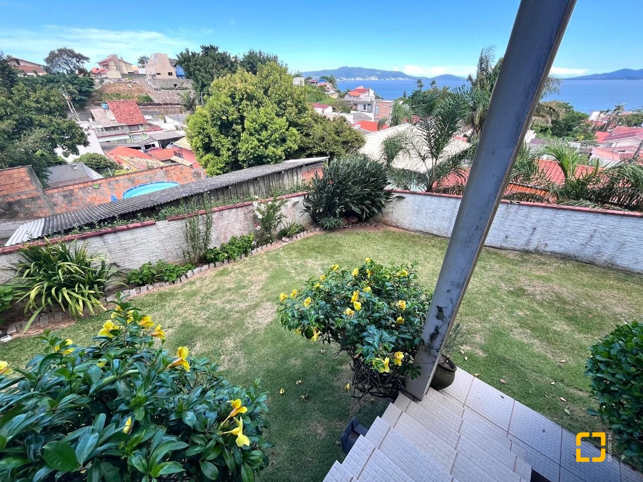 Casa com 348m², 5 quartos (sendo 2 suítes), 5 garagens, no bairro Centro em São José