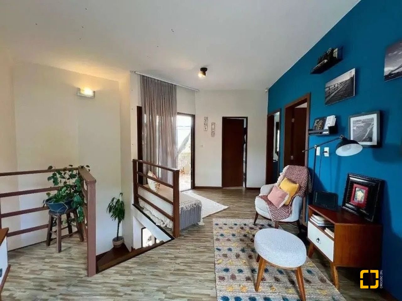 Casa com 203m², 5 quartos (sendo 1 suíte), 2 garagens, no bairro Sambaqui em Florianópolis