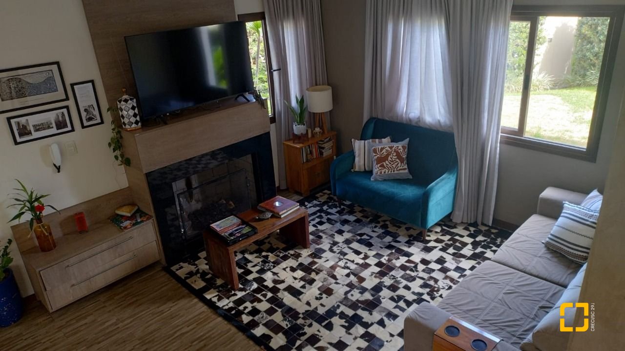 Casa com 203m², 5 quartos (sendo 1 suíte), 2 garagens, no bairro Sambaqui em Florianópolis