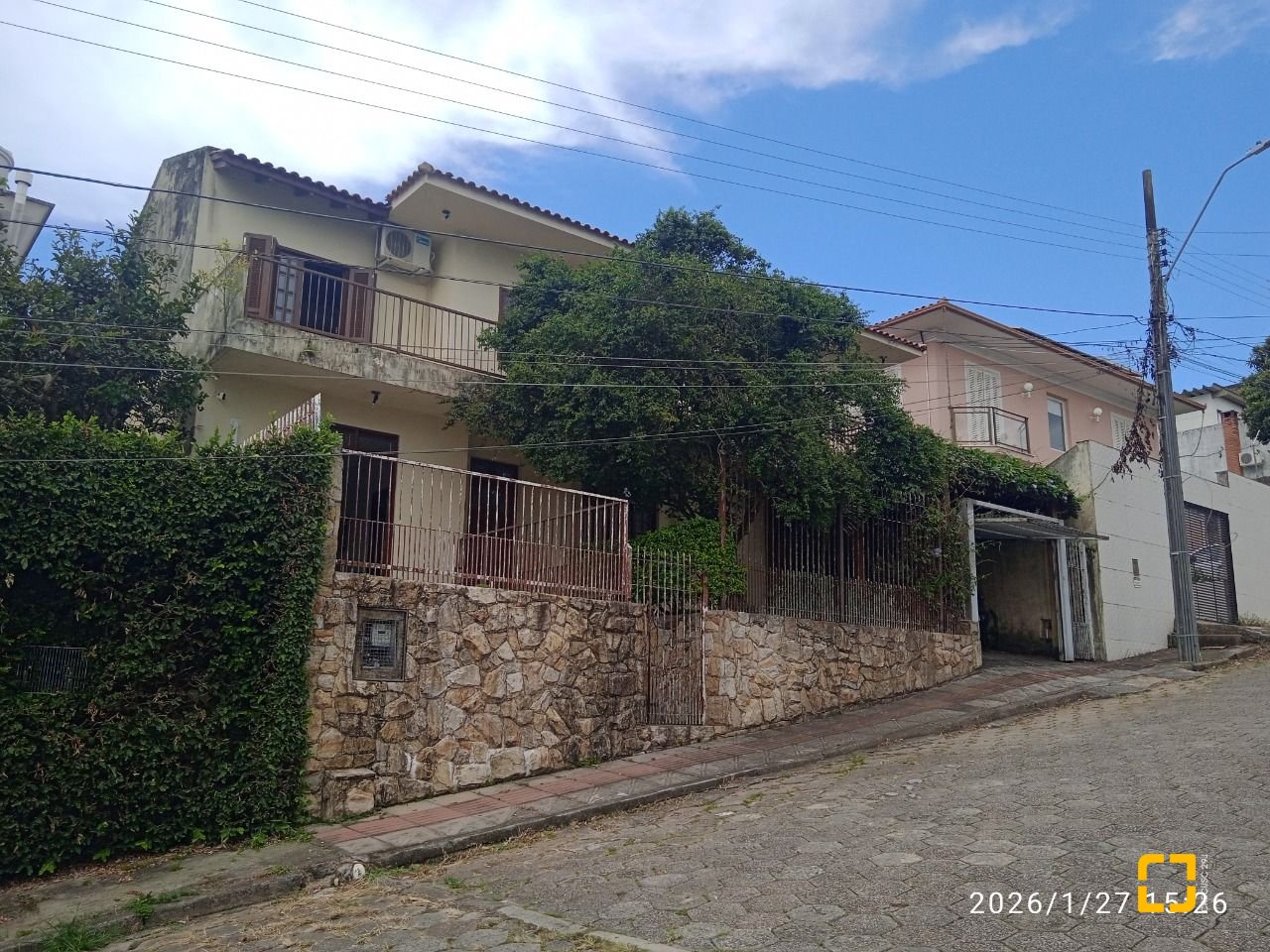 Casa com 220m², 7 quartos (sendo 2 suítes), 2 garagens, no bairro Itaguaçu em Florianópolis