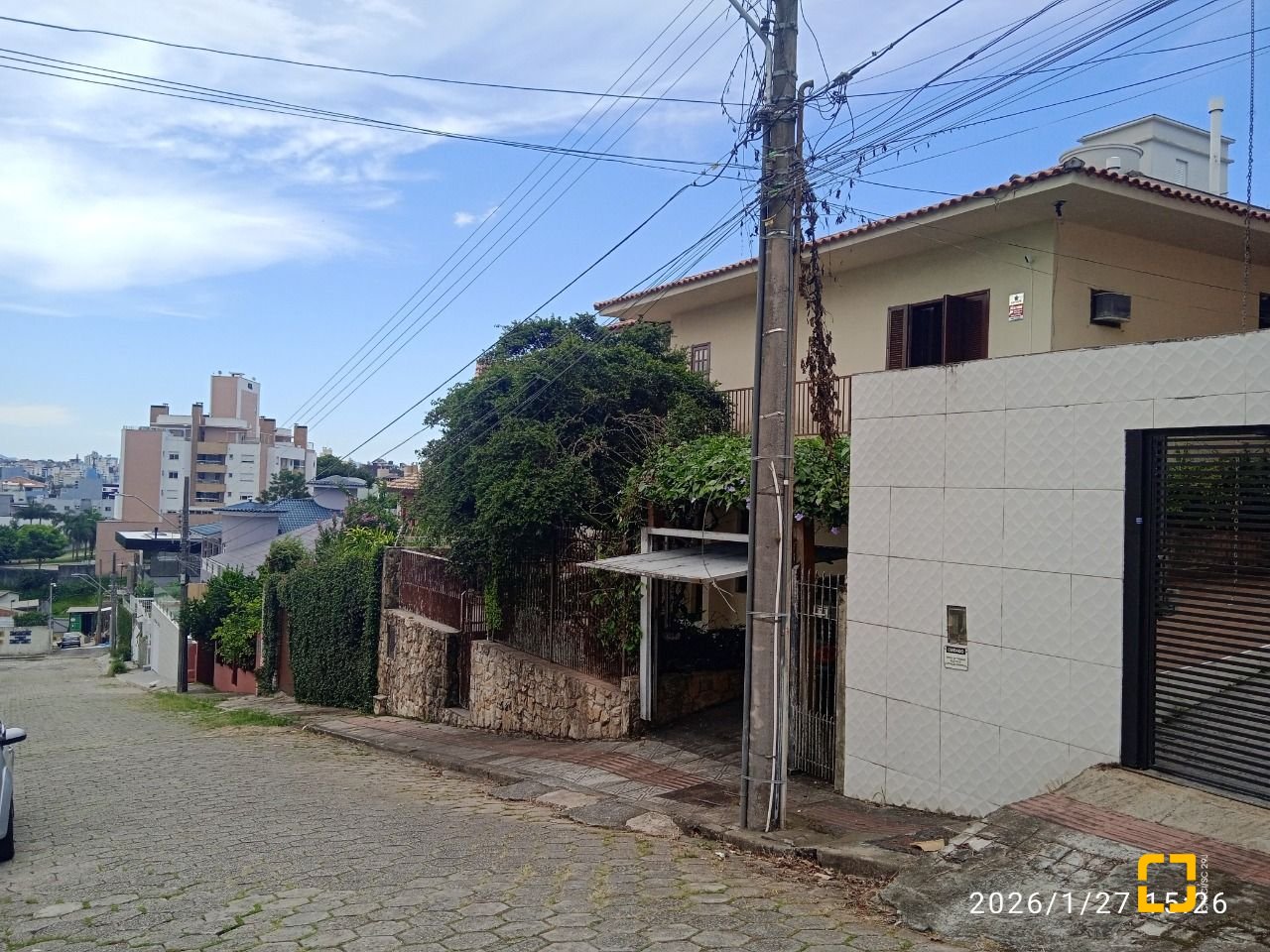 Casa com 220m², 7 quartos (sendo 2 suítes), 2 garagens, no bairro Itaguaçu em Florianópolis