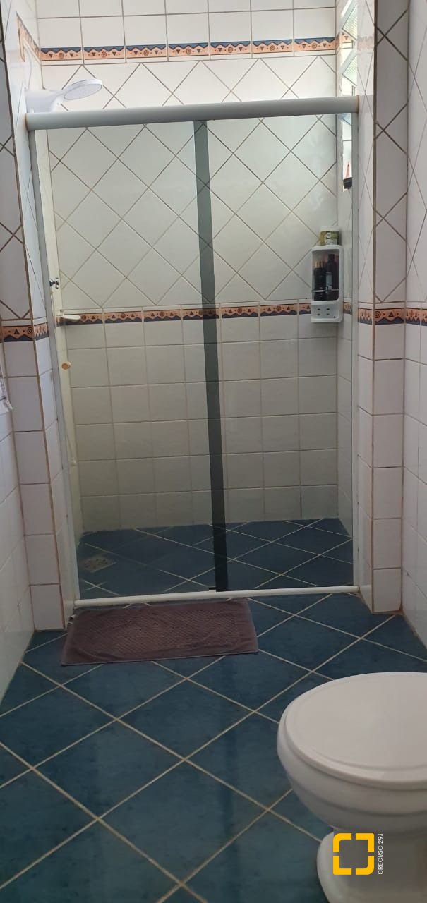 Casa com 220m², 7 quartos (sendo 2 suítes), 2 garagens, no bairro Itaguaçu em Florianópolis