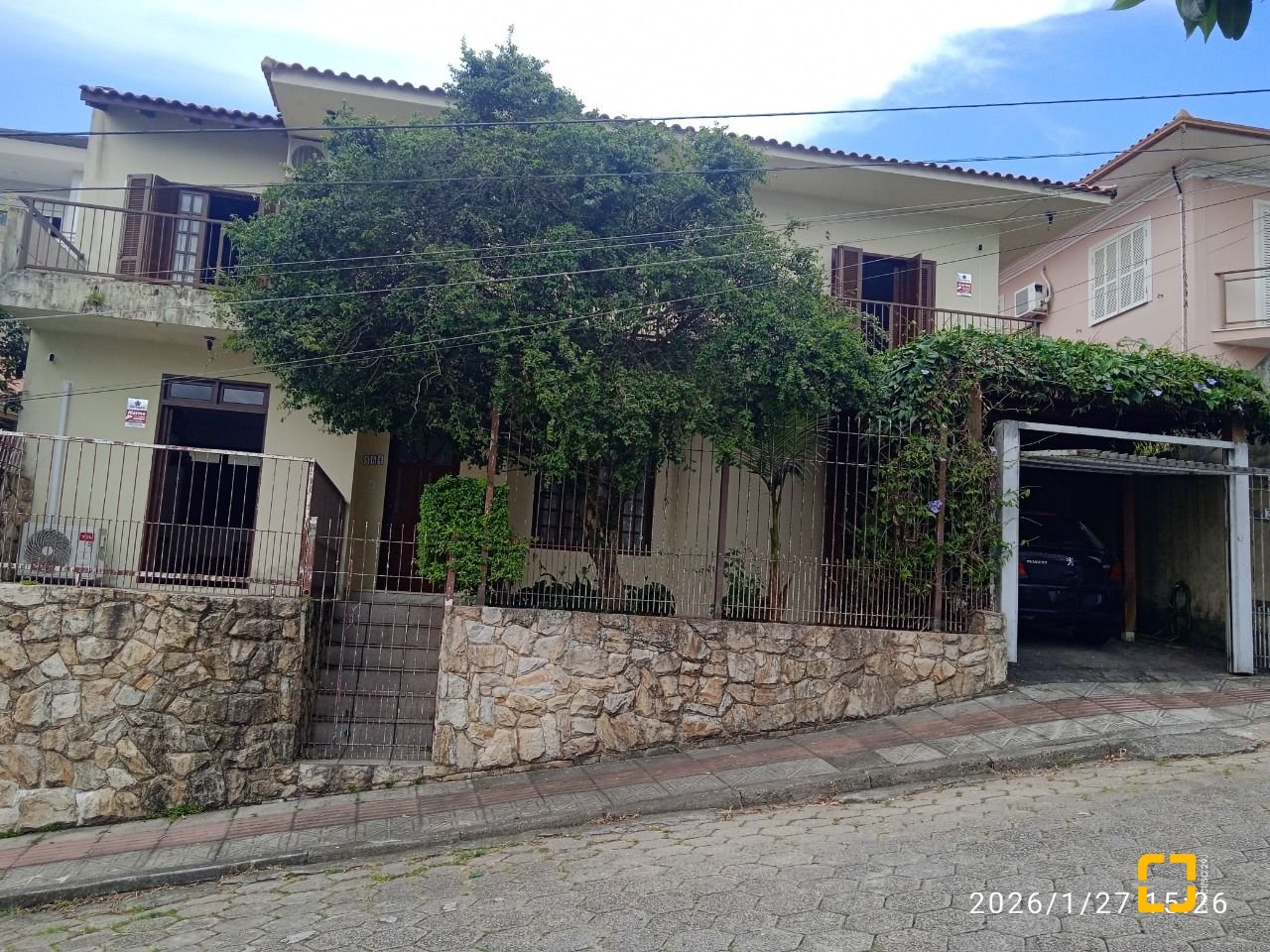 Casa com 220m², 7 quartos (sendo 2 suítes), 2 garagens, no bairro Itaguaçu em Florianópolis